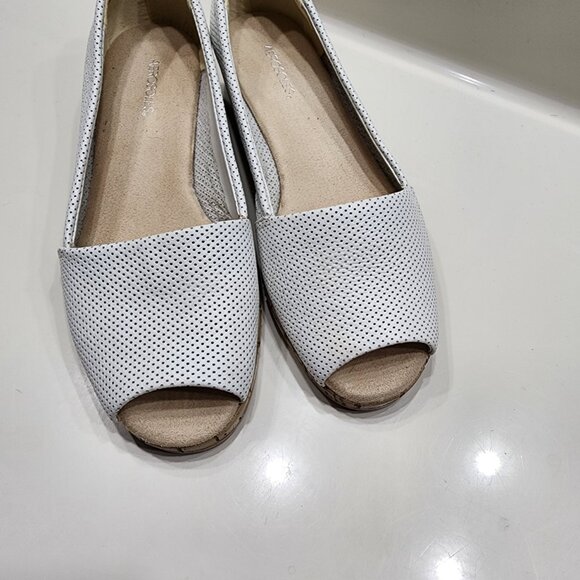 white Leather peep toe shoe - Picture 2 of 8